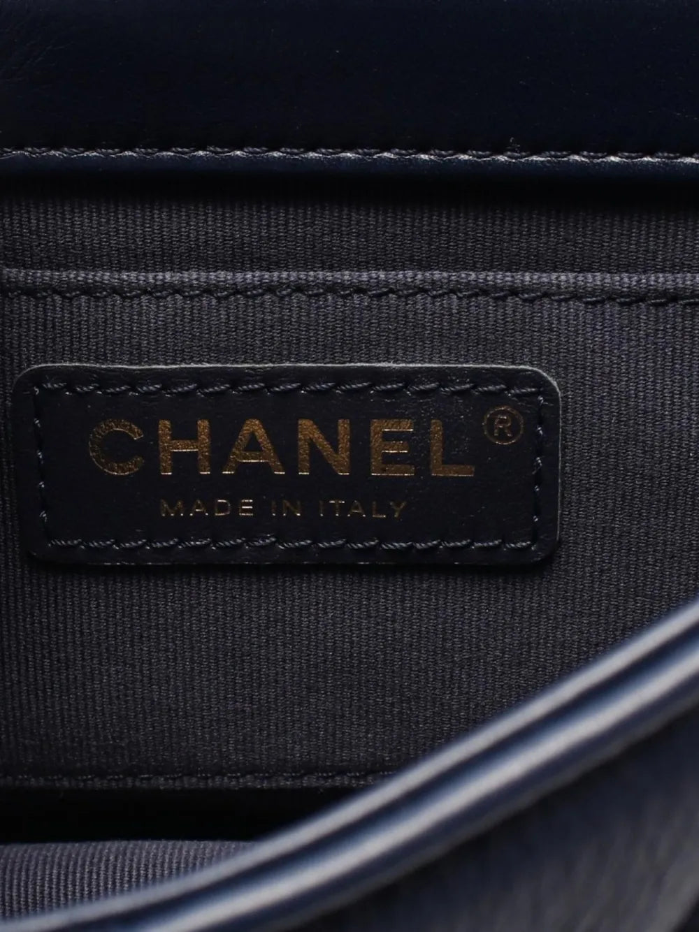 Pre-OwnedCHANEL Pre-Owned2021 diamond-quilted two-way bag