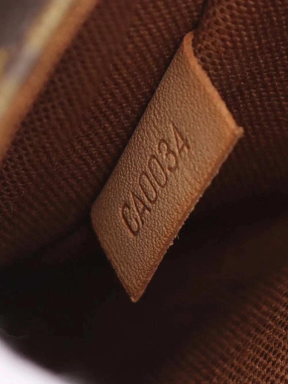 Pre-OwnedLouis Vuitton Pre-Owned2004 Pochette Ganju shoulder bag