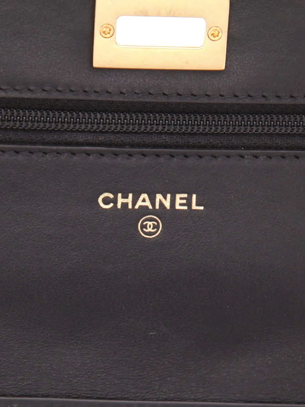 Pre-OwnedCHANEL Pre-Ownedchevron-quilted shoulder bag