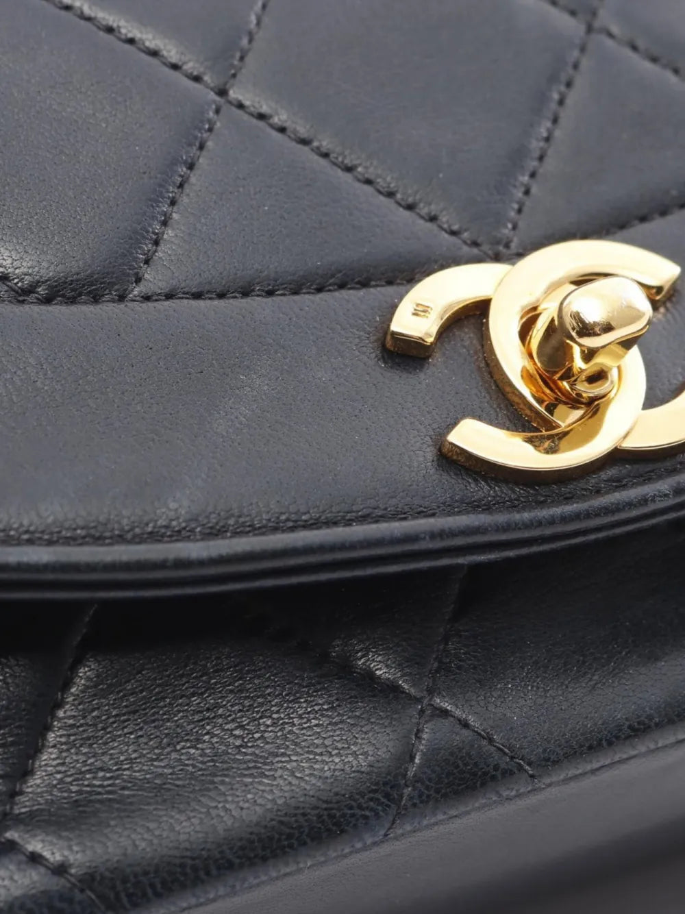 Pre-OwnedCHANEL Pre-Owned1991-1994 Diana Flab shoulder bag