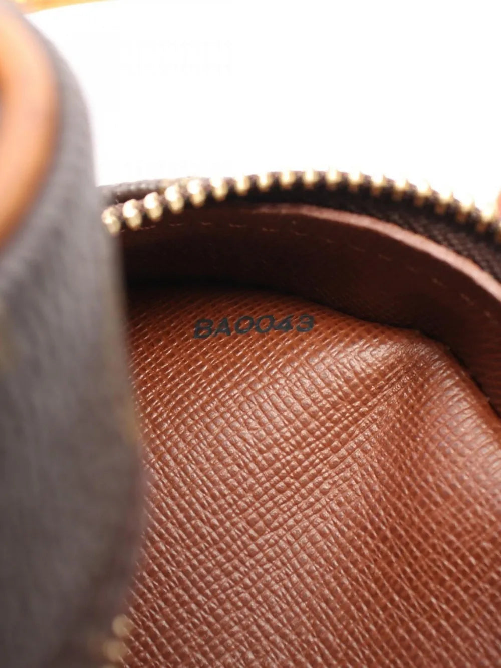 Pre-OwnedLouis Vuitton Pre-Owned2003 Blois cross body bag