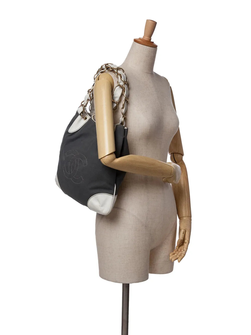 Pre-OwnedCHANEL Pre-Owned2003-2004 CC Canvas Olsen tote bag