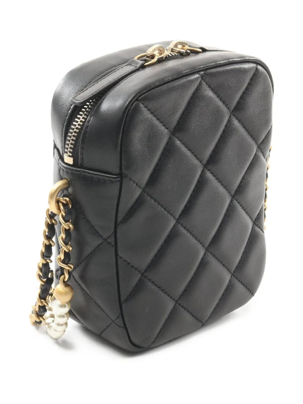 Pre-OwnedCHANEL Pre-Owned2021 diamond-quilted shoulder bag