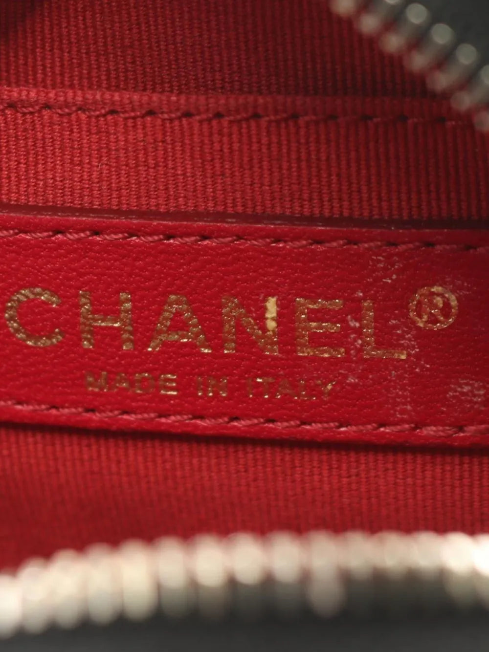 Pre-OwnedCHANEL Pre-Owned2021 diamond-quilted shoulder bag