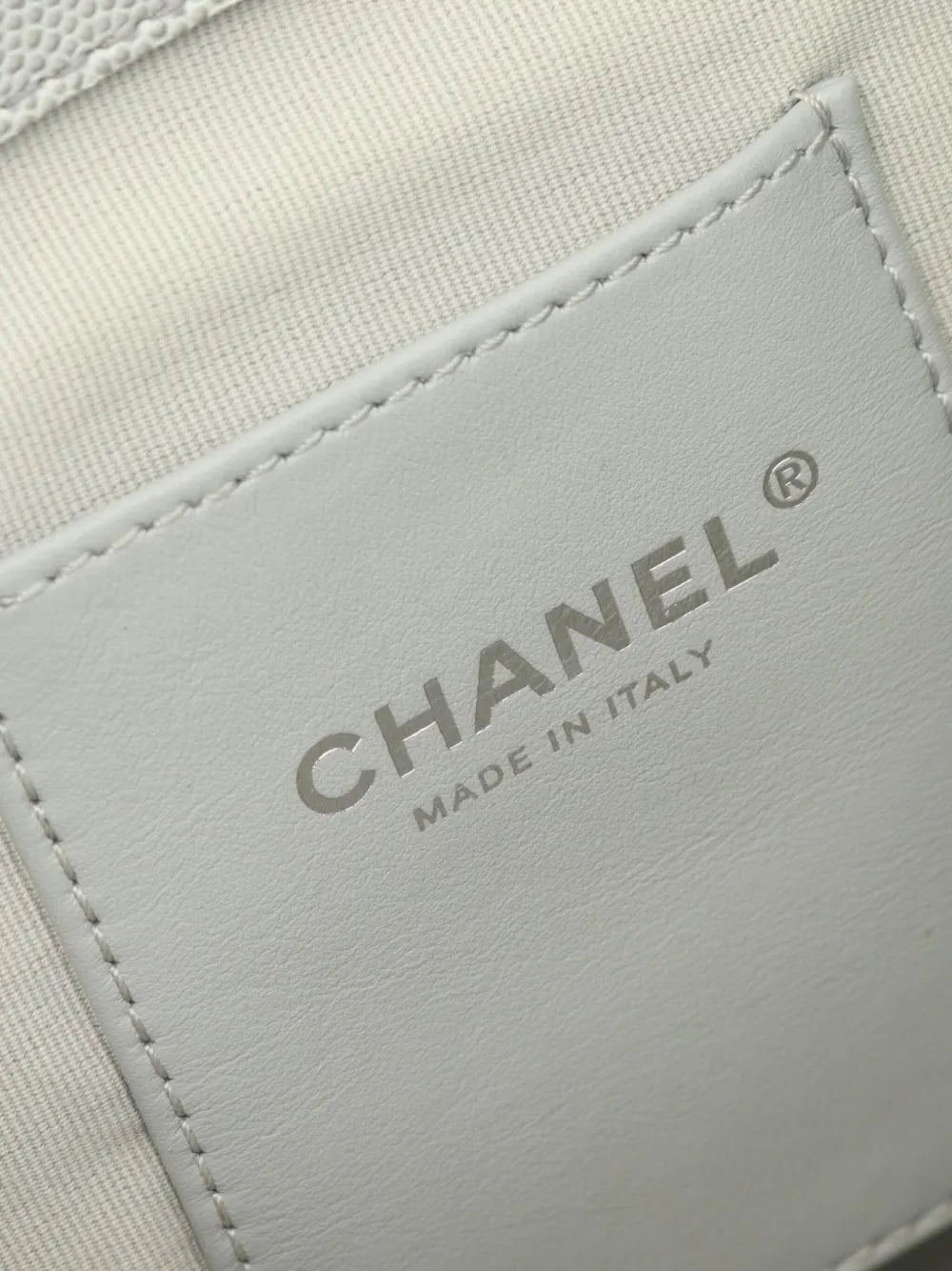 Pre-OwnedCHANEL Pre-Owned2021 diamond-quilted backpack