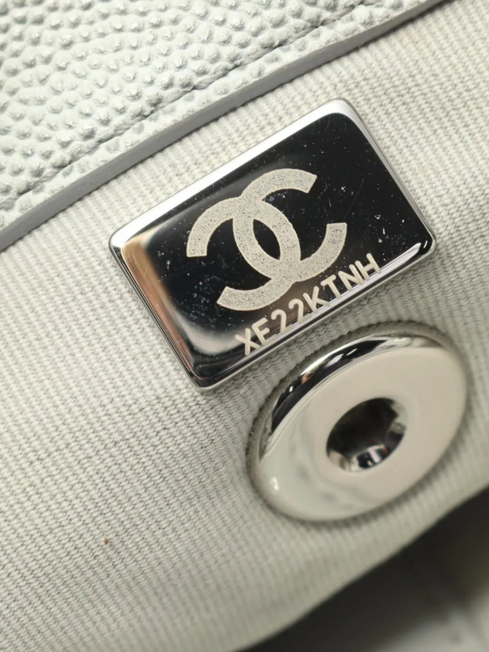 Pre-OwnedCHANEL Pre-Owned2021 diamond-quilted backpack