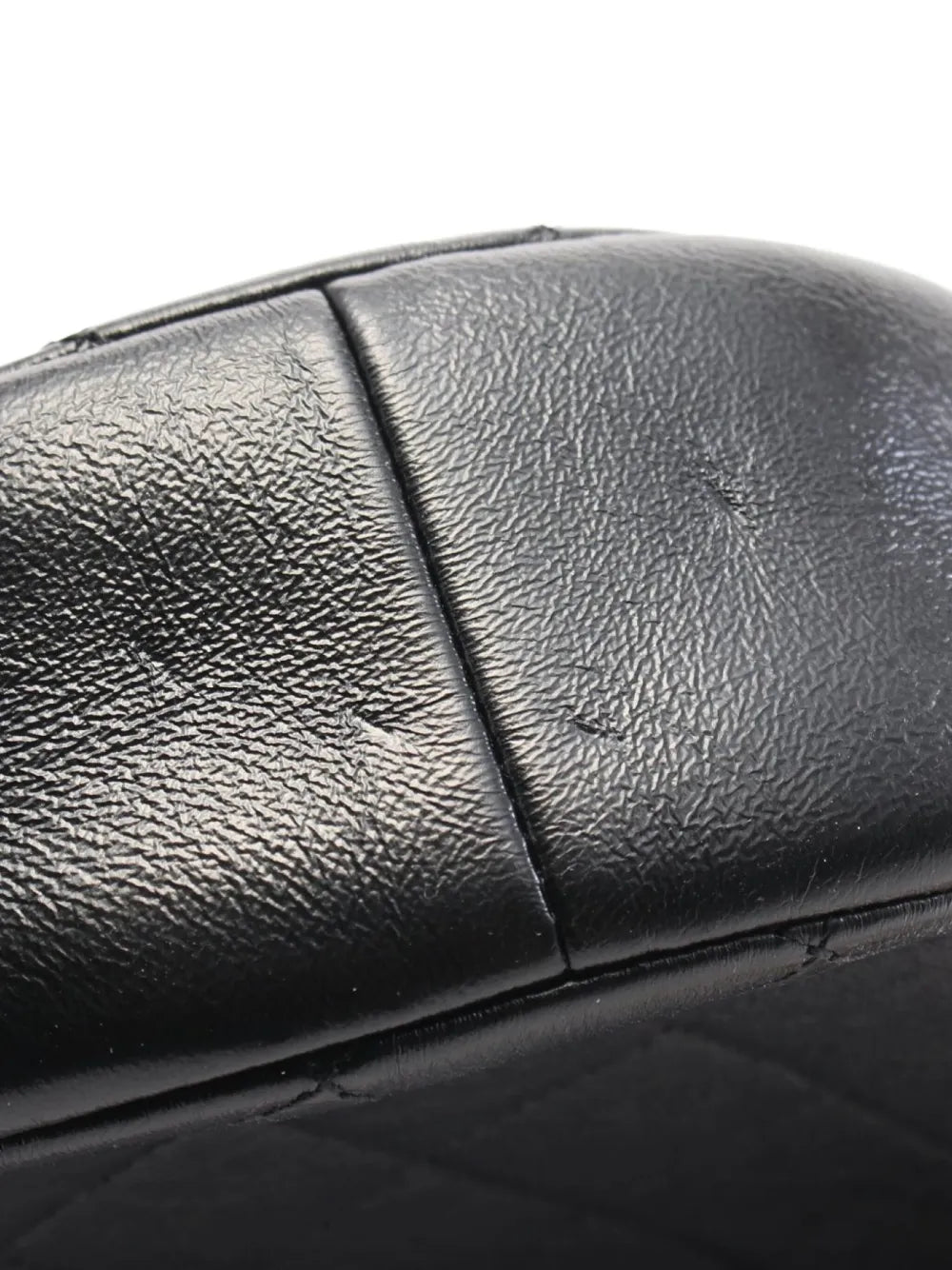 Pre-OwnedCHANEL Pre-Owned2020-2021 mini matelassé leather shoulder bag
