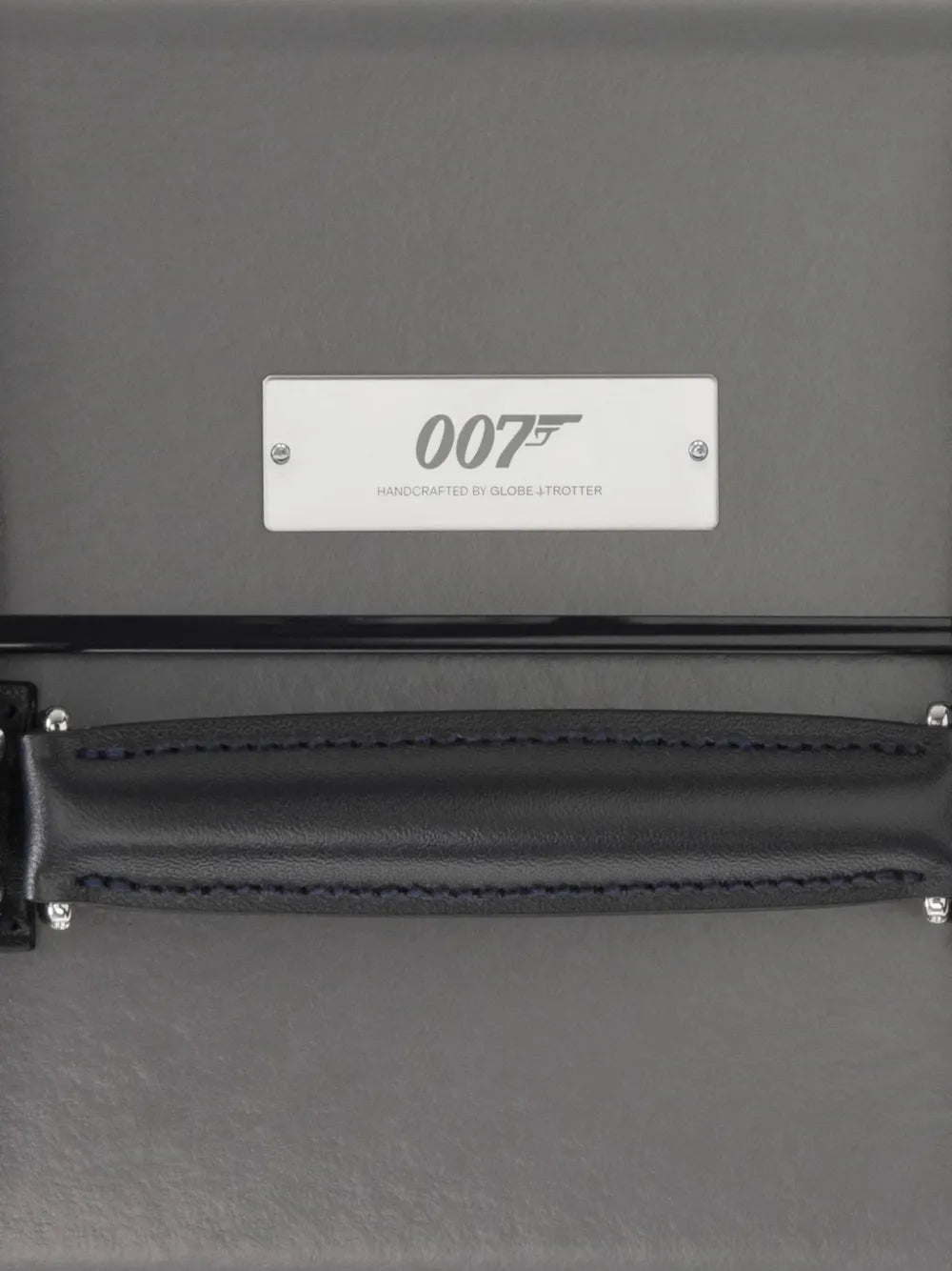 GLOBE TROTTER007 suitcase