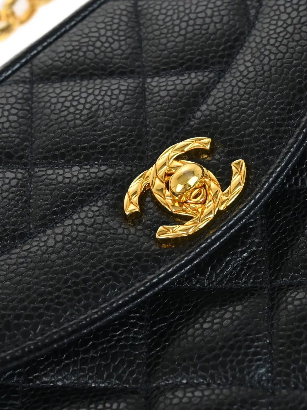 Pre-OwnedCHANEL Pre-Owned1992 diamond-quilted mini bag