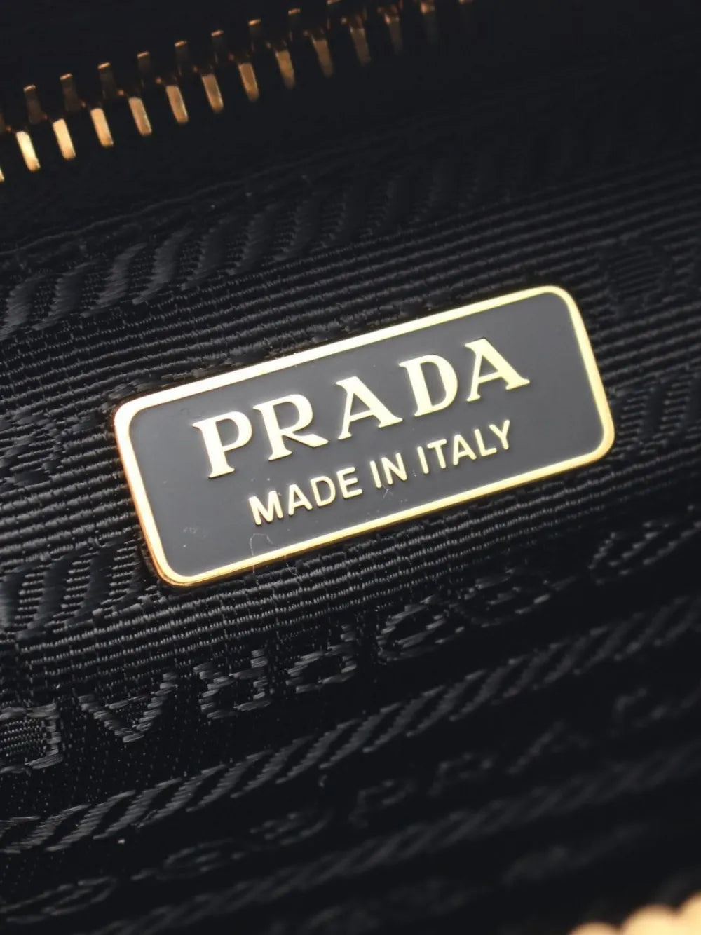 Pre-OwnedPrada Pre-Owned2020s leather shoulder bag
