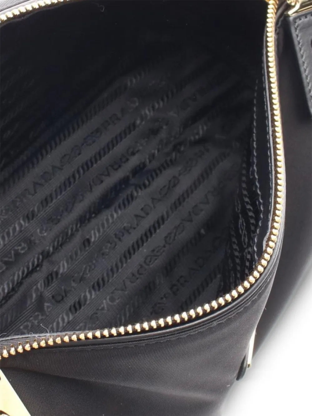 Pre-OwnedPrada Pre-Owned2020s leather shoulder bag