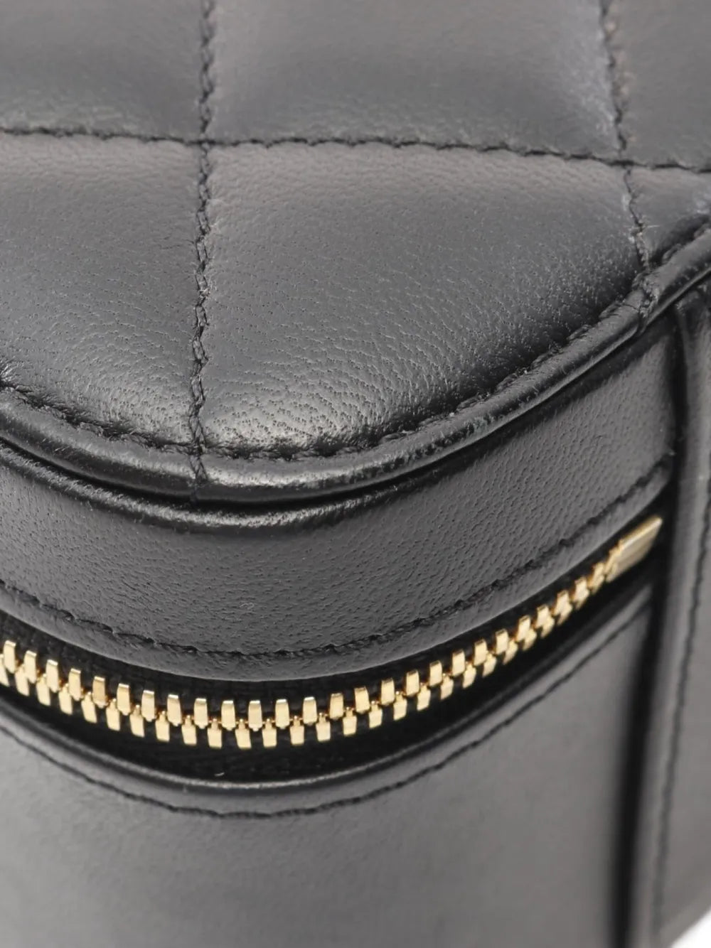 Pre-OwnedCHANEL Pre-Owned2021 Matelasse vanity bag