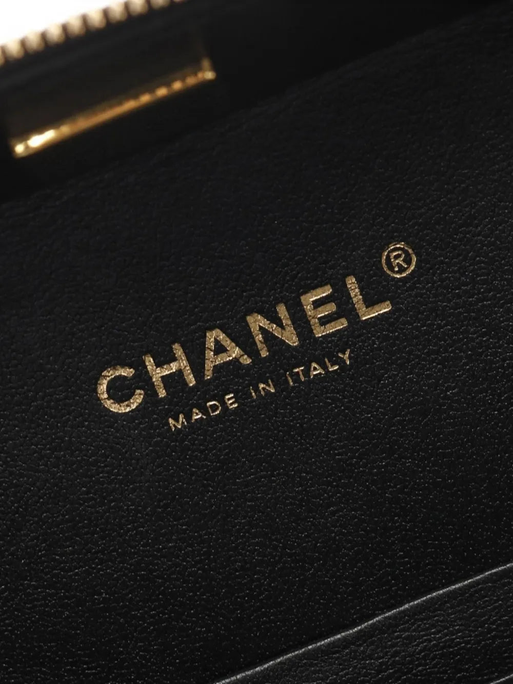 Pre-OwnedCHANEL Pre-Owned2021 Matelasse vanity bag