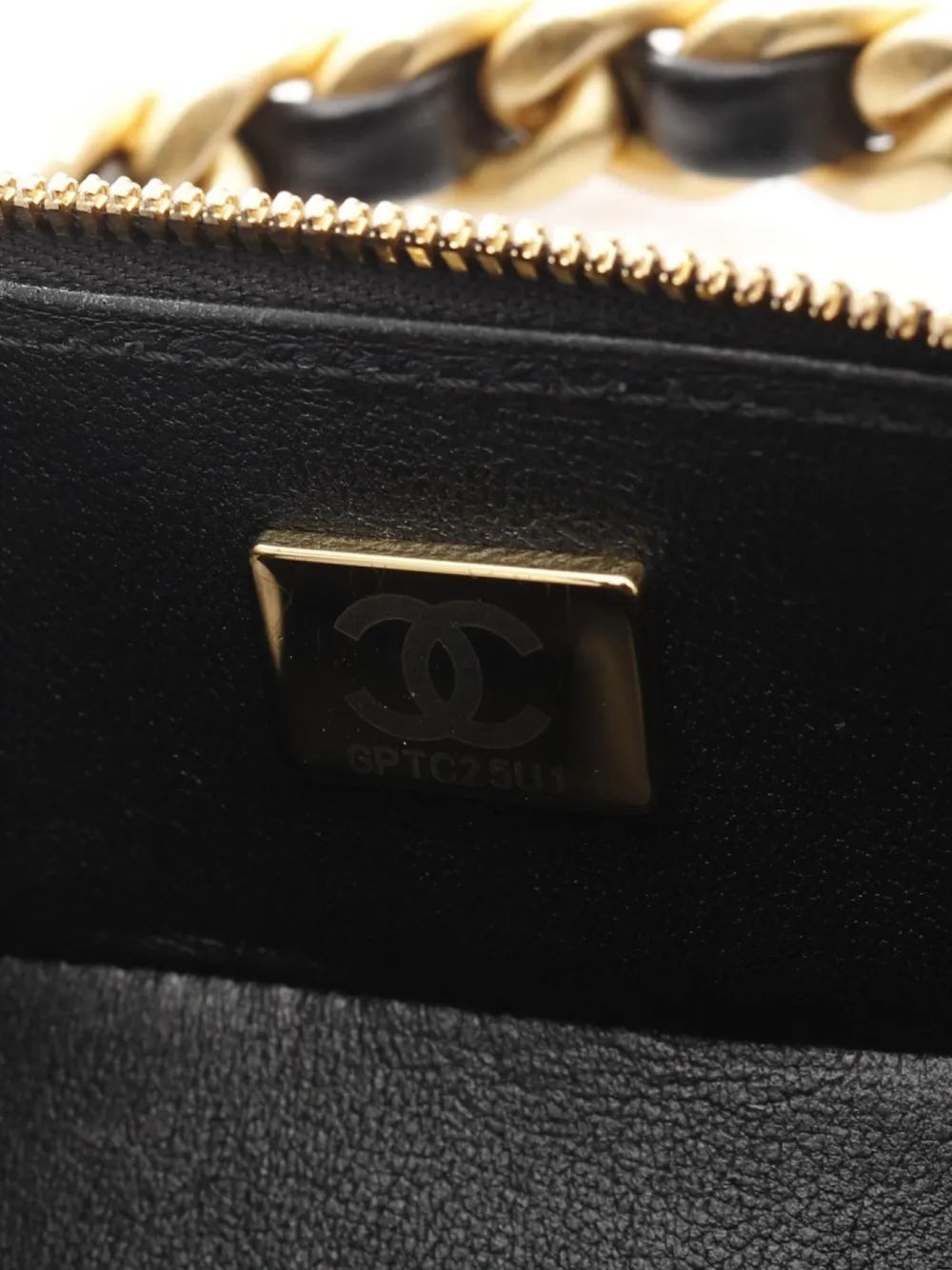 Pre-OwnedCHANEL Pre-Owned2021 Matelasse vanity bag