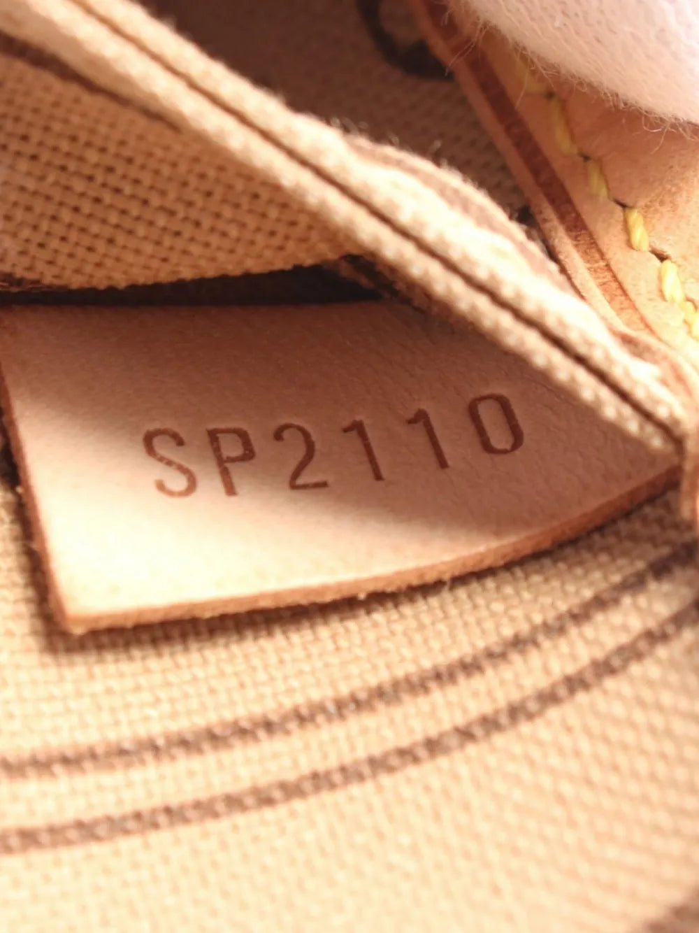 Pre-OwnedLouis Vuitton Pre-Owned2010 Neverfull PM handbag