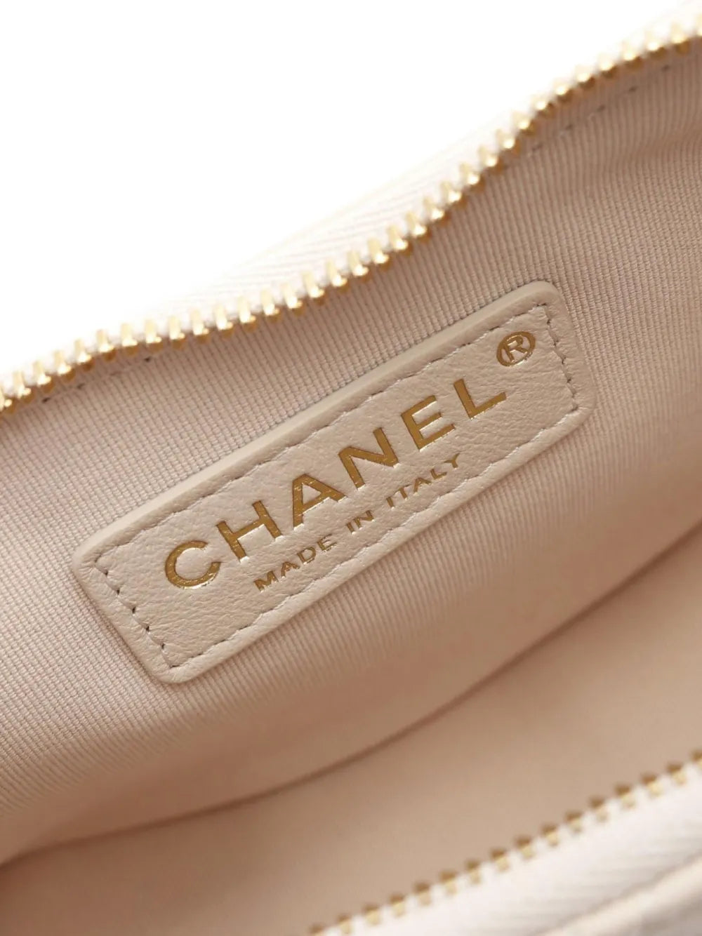 Pre-OwnedCHANEL Pre-Owned2021 small Hobo shoulder bag