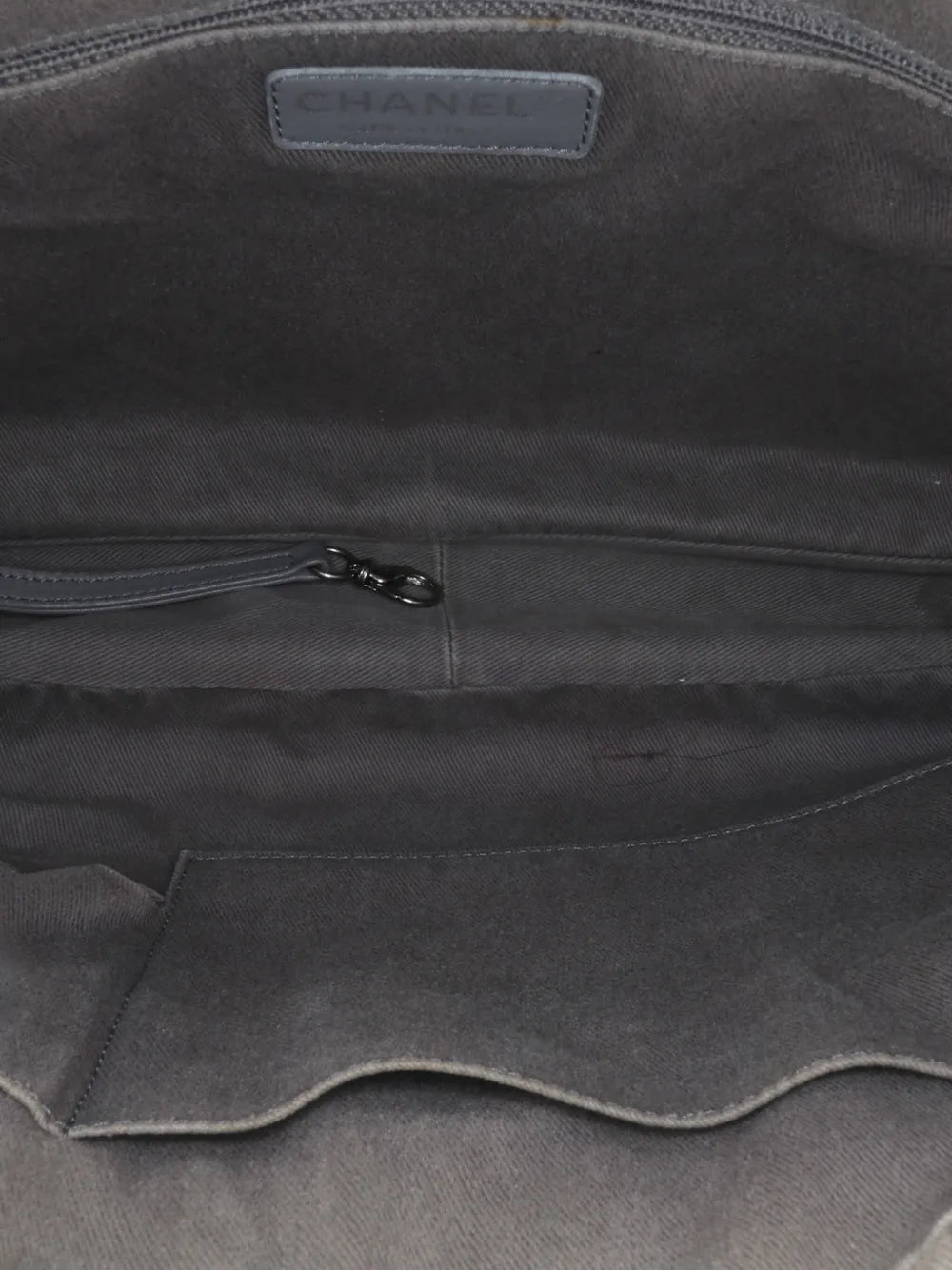 Pre-OwnedCHANEL Pre-Owned2012 Quilted Iridescent Calfskin Relax CC satchel