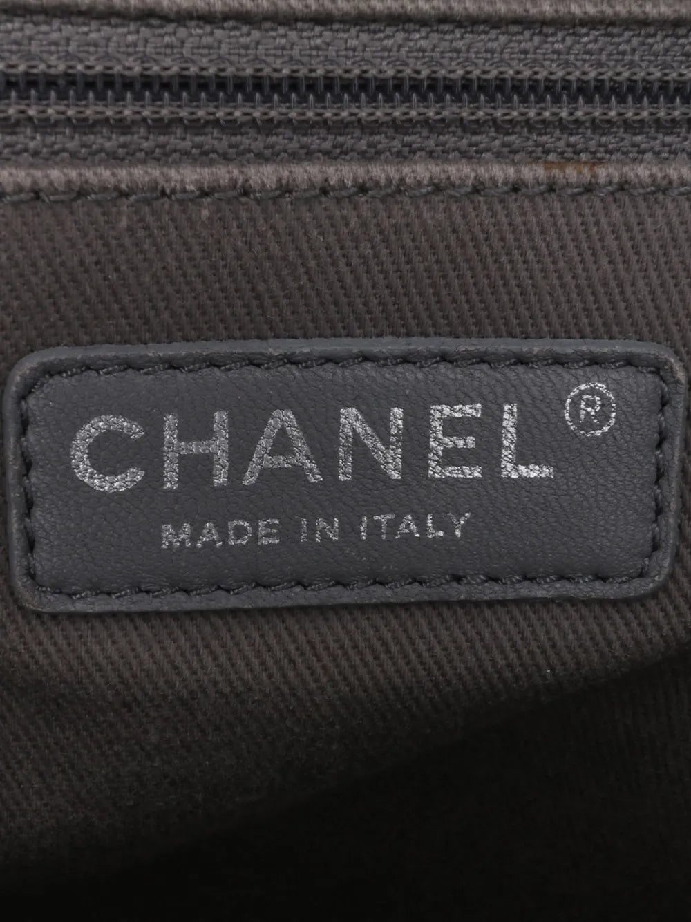 Pre-OwnedCHANEL Pre-Owned2012 Quilted Iridescent Calfskin Relax CC satchel