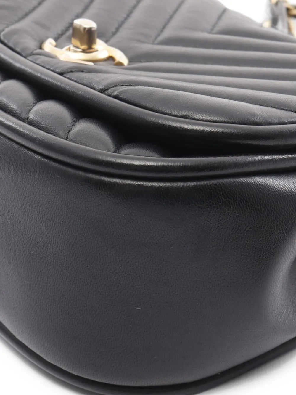 Pre-OwnedCHANEL Pre-Owned2017-2018 V-stitch quilted mini bag