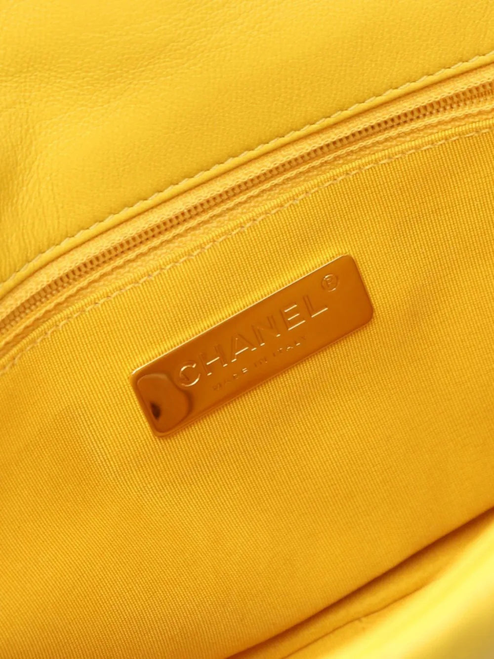 Pre-OwnedCHANEL Pre-Owned2020-2021 diamond-quilted shoulder bag