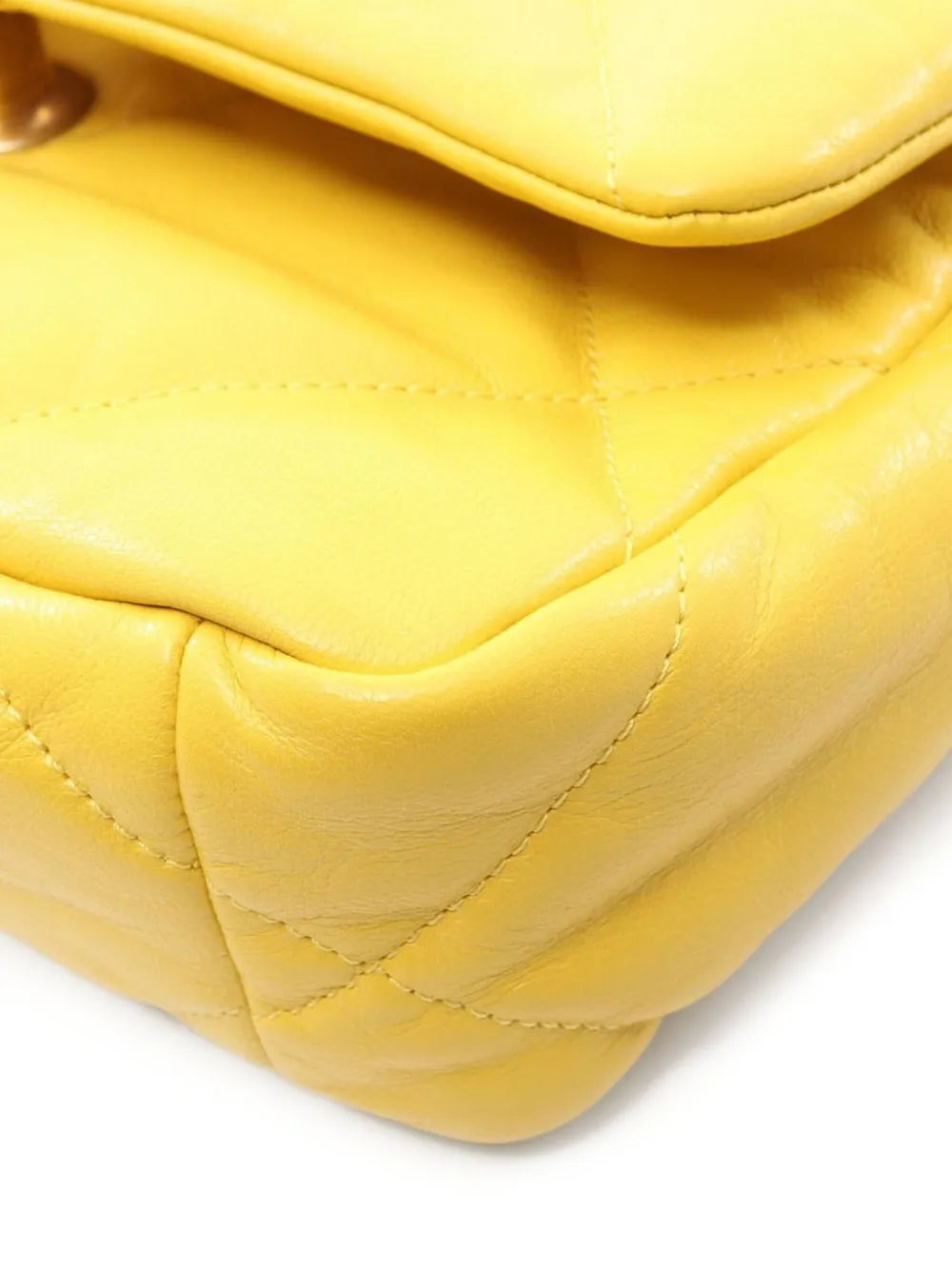 Pre-OwnedCHANEL Pre-Owned2020-2021 diamond-quilted shoulder bag