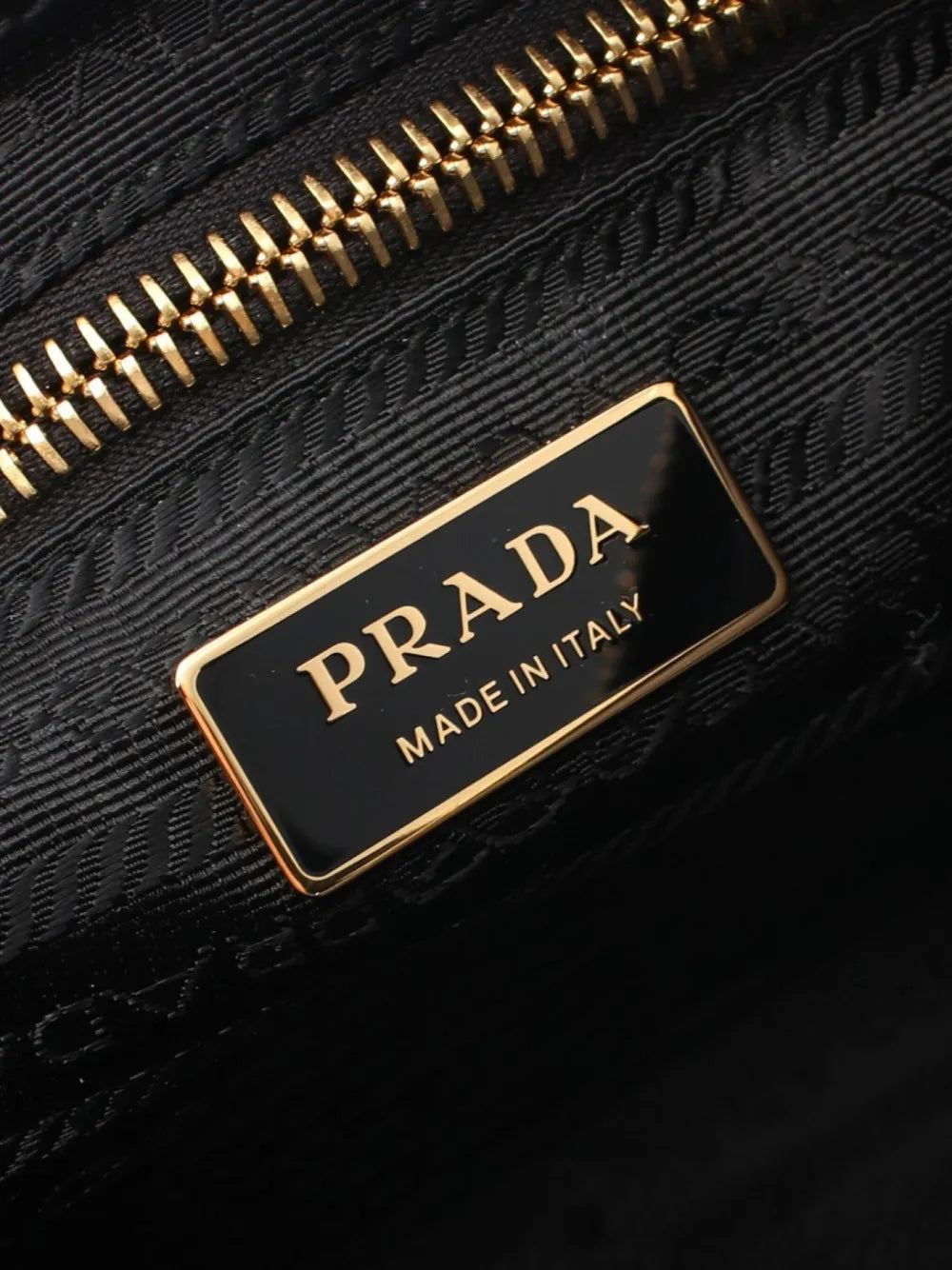 Pre-OwnedPrada Pre-Owned2020s Re-Nylon shoulder bag