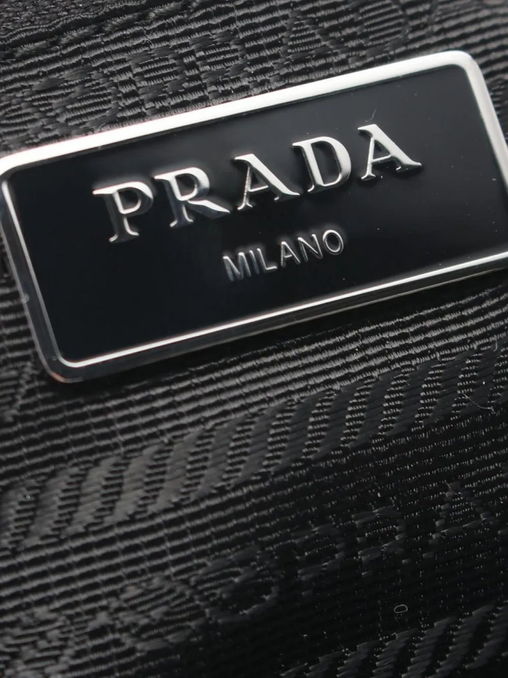 Pre-OwnedPrada Pre-Owned2020s Tessuto quilted shoulder bag
