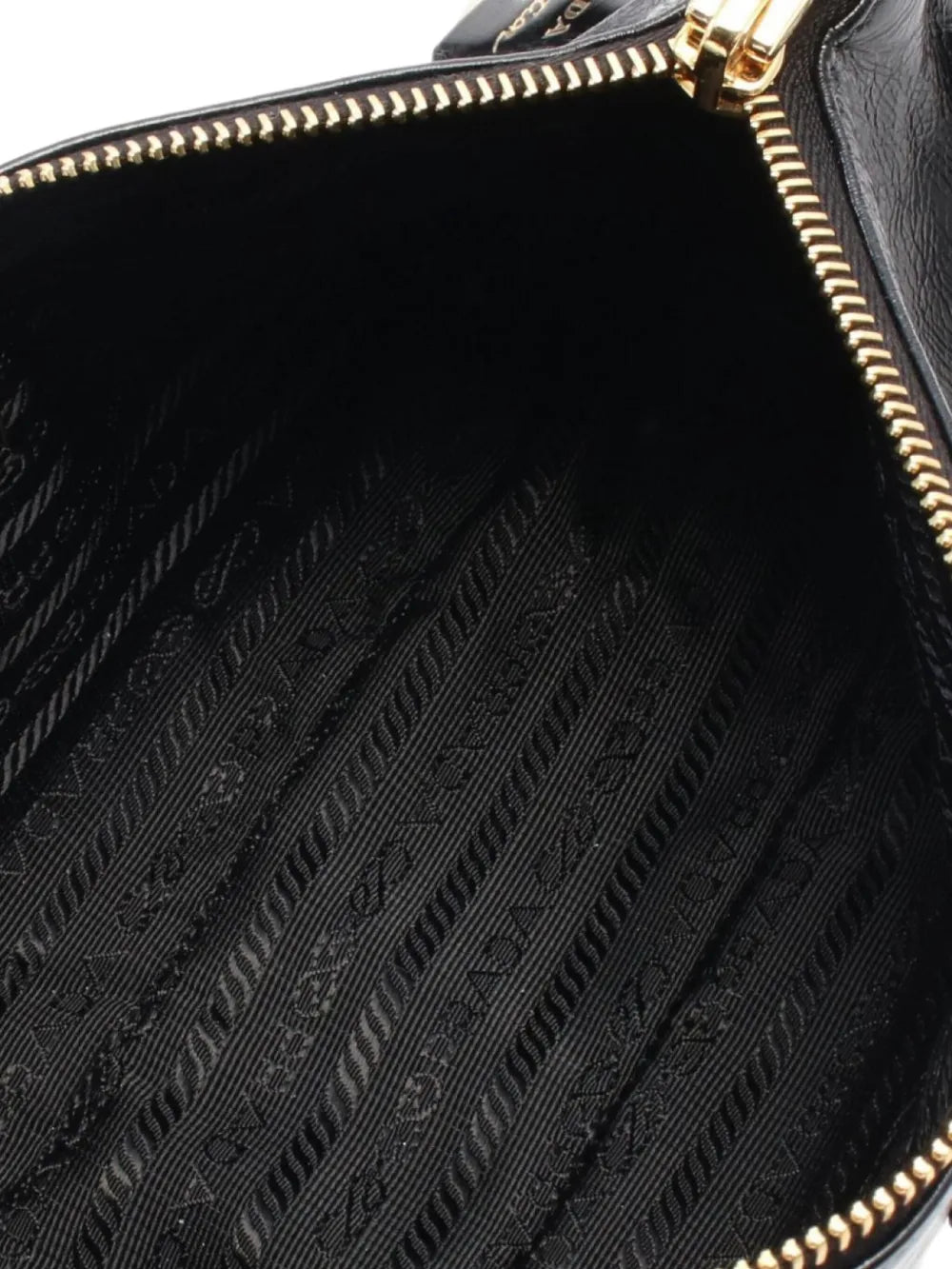 Pre-OwnedPrada Pre-Owned2020 Re-Edition 2002 leather shoulder bag
