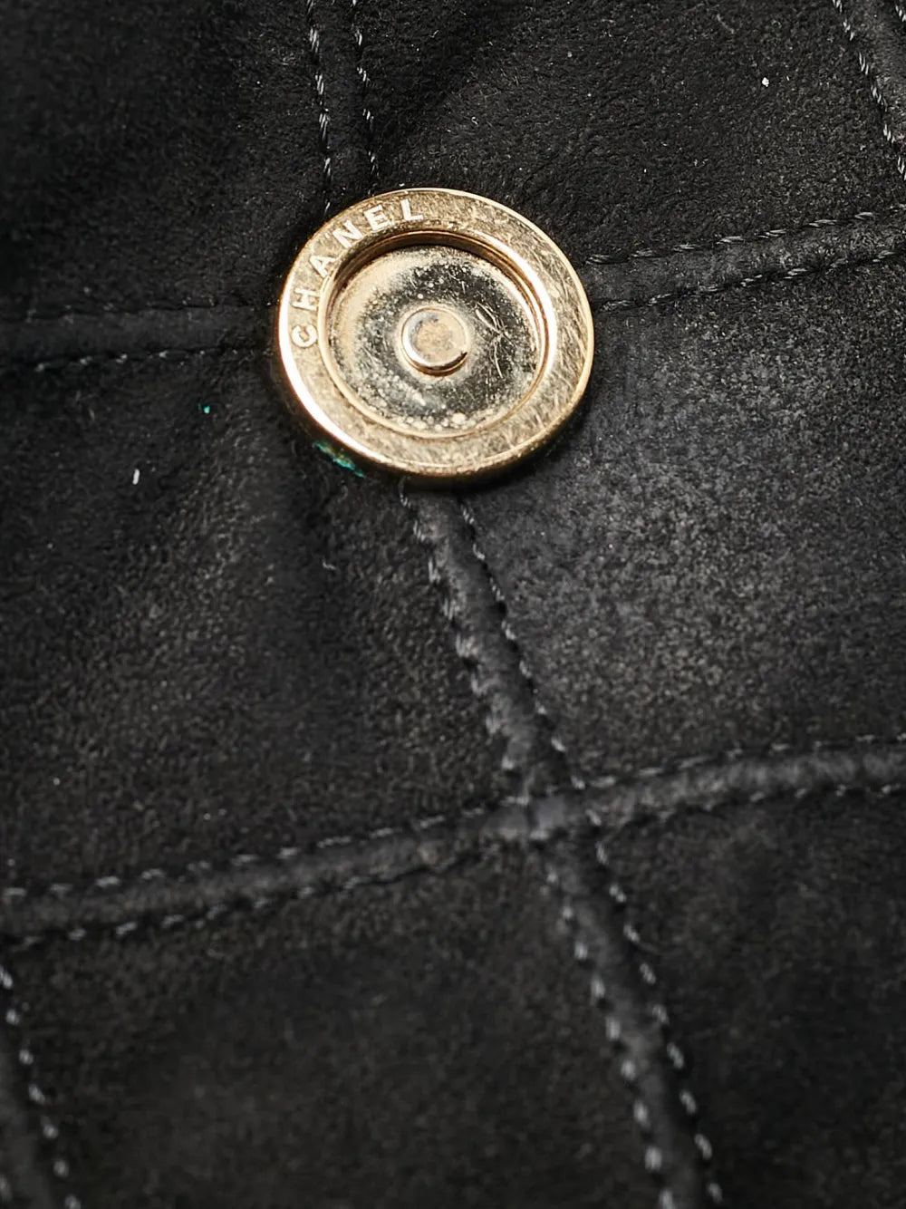 Pre-OwnedCHANEL Pre-OwnedCC suede shoulder bag