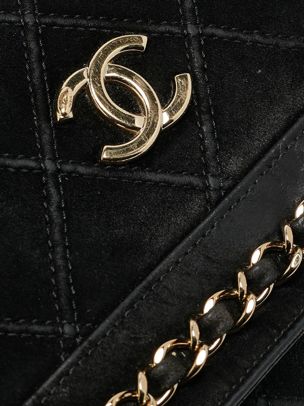 Pre-OwnedCHANEL Pre-OwnedCC suede shoulder bag