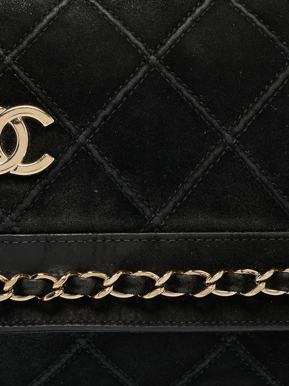 Pre-OwnedCHANEL Pre-OwnedCC suede shoulder bag