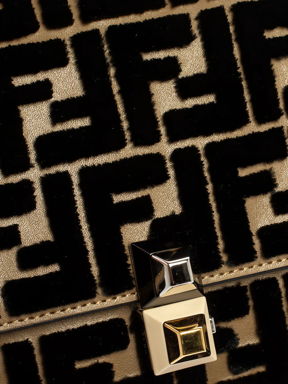 Pre-OwnedFendi Pre-OwnedKan Fendi leather shoulder bag