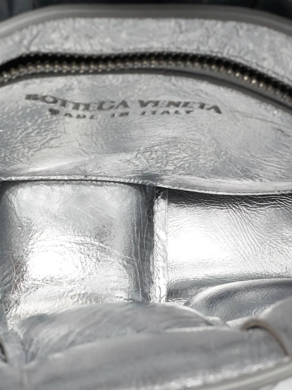 Pre-OwnedBottega Veneta Pre-Owned2024 Intrecciato Padded Cassette medium shoulder bag