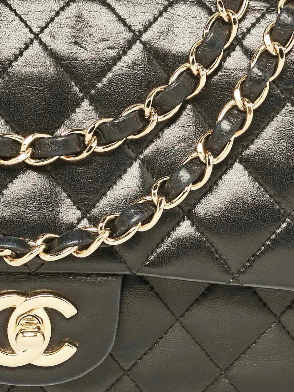Pre-OwnedCHANEL Pre-OwnedDouble Flap quilted leather shoulder bag