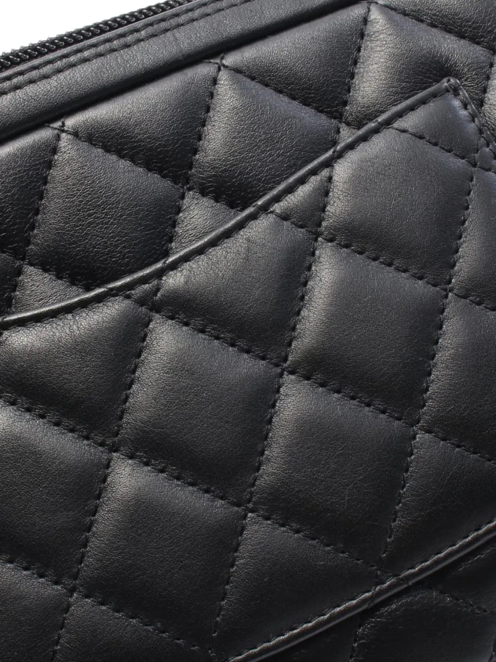 Pre-OwnedCHANEL Pre-Owned2004-2005 quilted leather shoulder bag