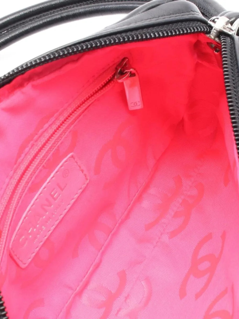Pre-OwnedCHANEL Pre-Owned2004-2005 quilted leather shoulder bag