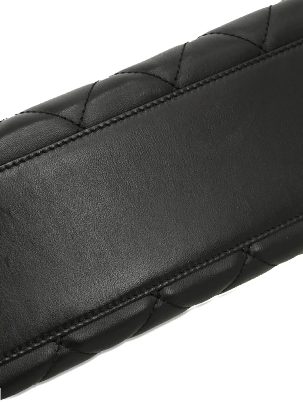 Pre-OwnedCHANEL Pre-Owned2002 diamond-quilted handbag