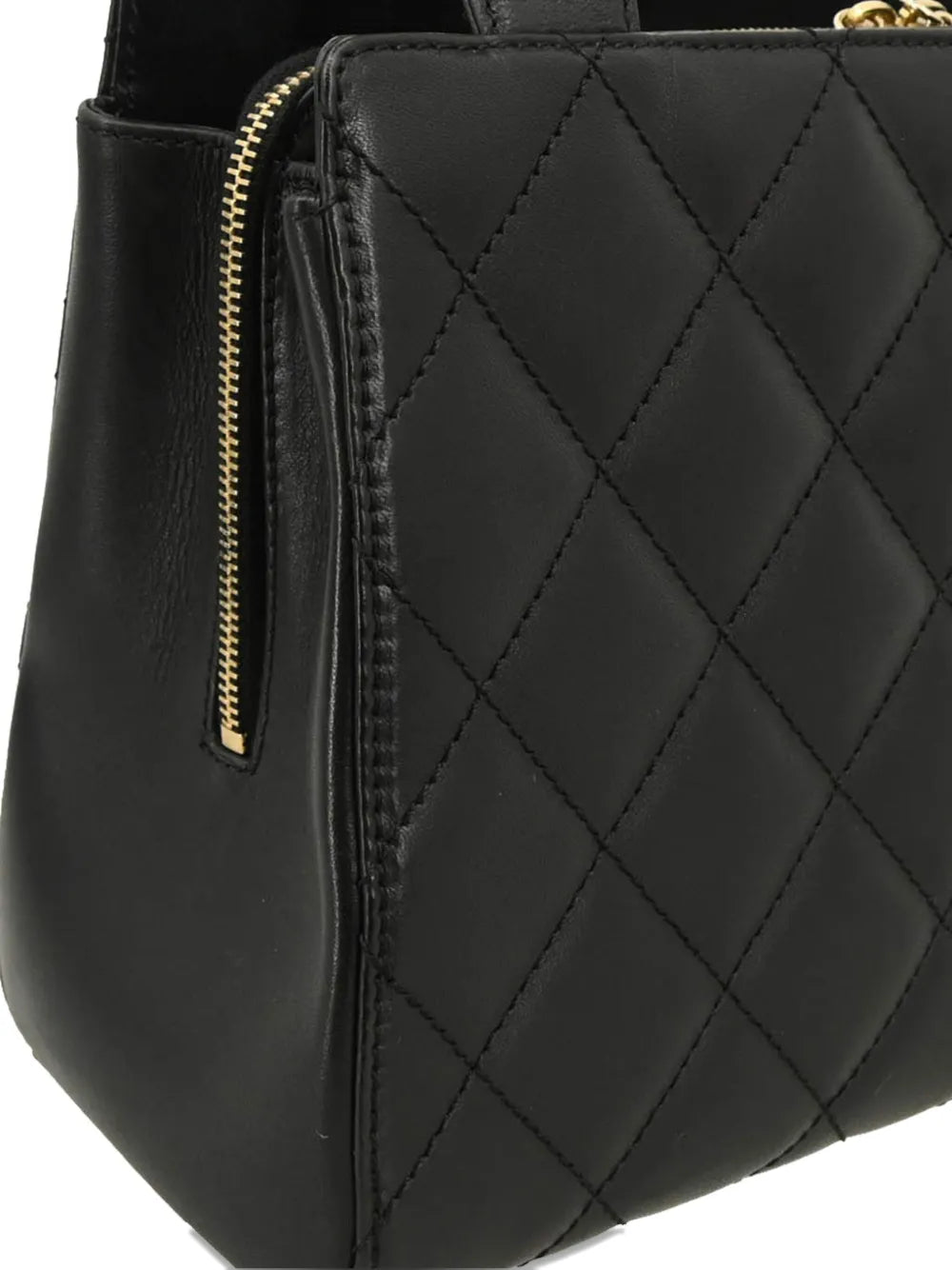Pre-OwnedCHANEL Pre-Owned2002 diamond-quilted handbag