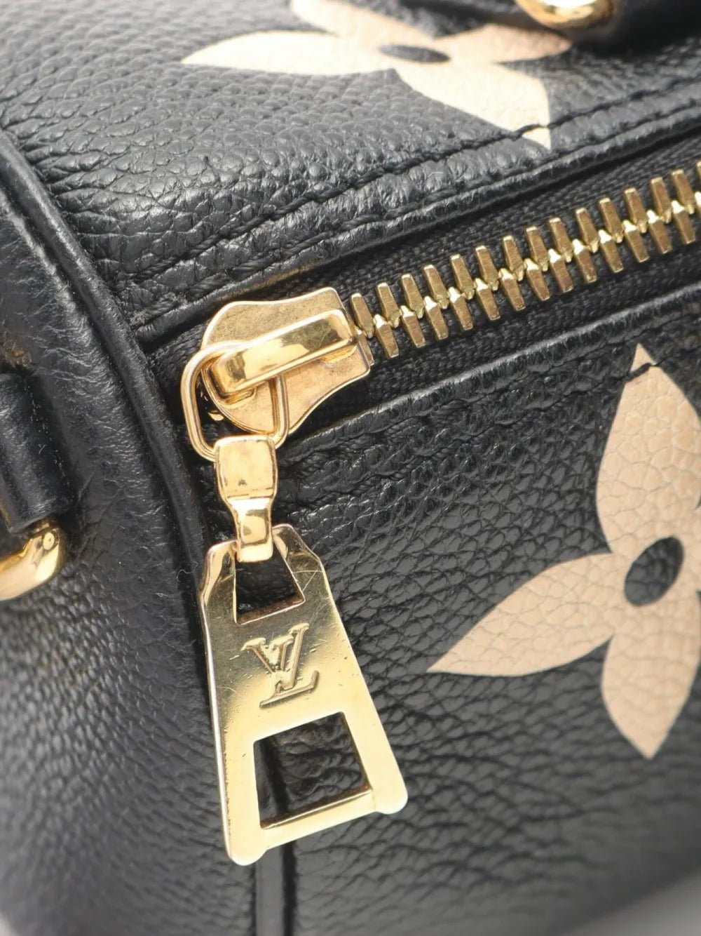 Pre-OwnedLouis Vuitton Pre-Owned2021 Papillon BB two-way handbag
