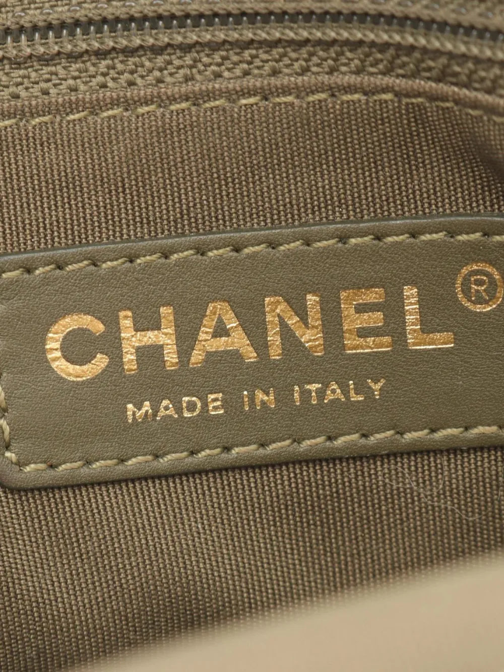 Pre-OwnedCHANEL Pre-Owned2018 Chevron V-stitch shoulder bag