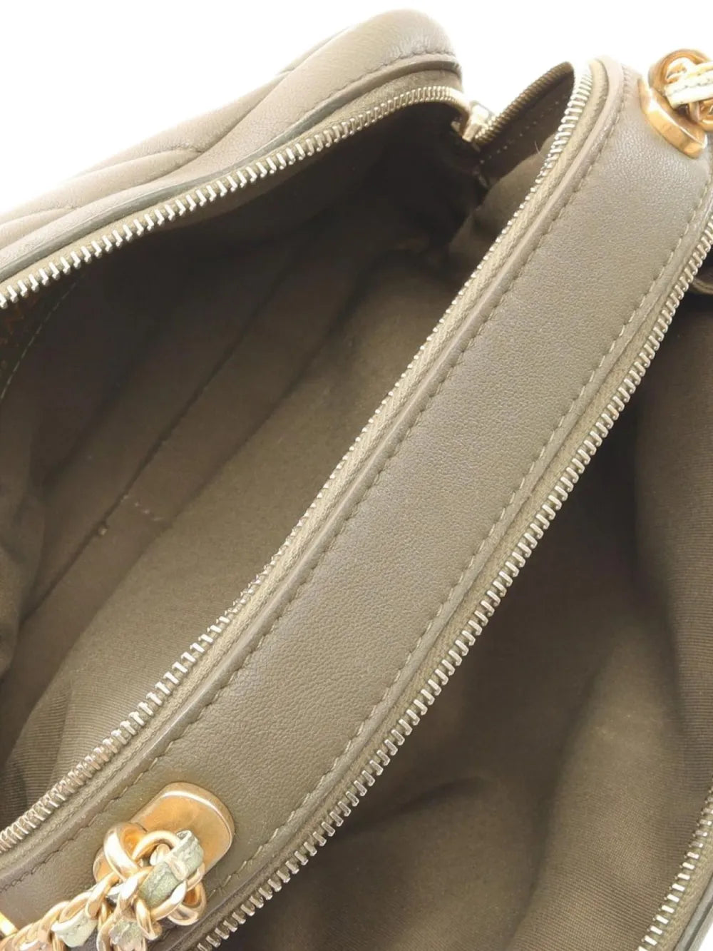 Pre-OwnedCHANEL Pre-Owned2018 Chevron V-stitch shoulder bag