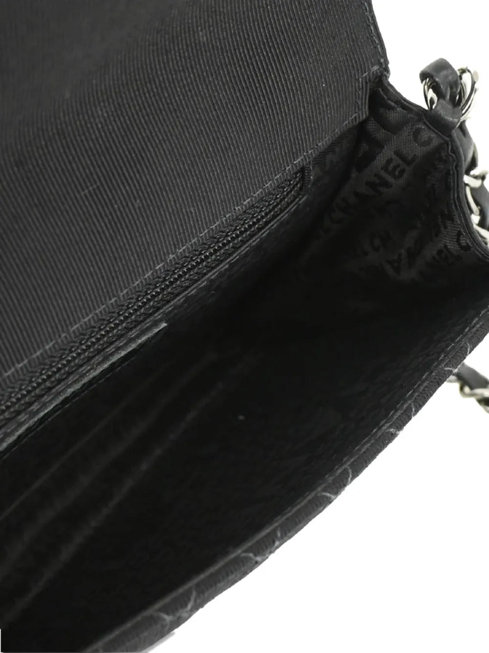 Pre-OwnedCHANEL Pre-Owned2005 Emblem quilted flap shoulder bag