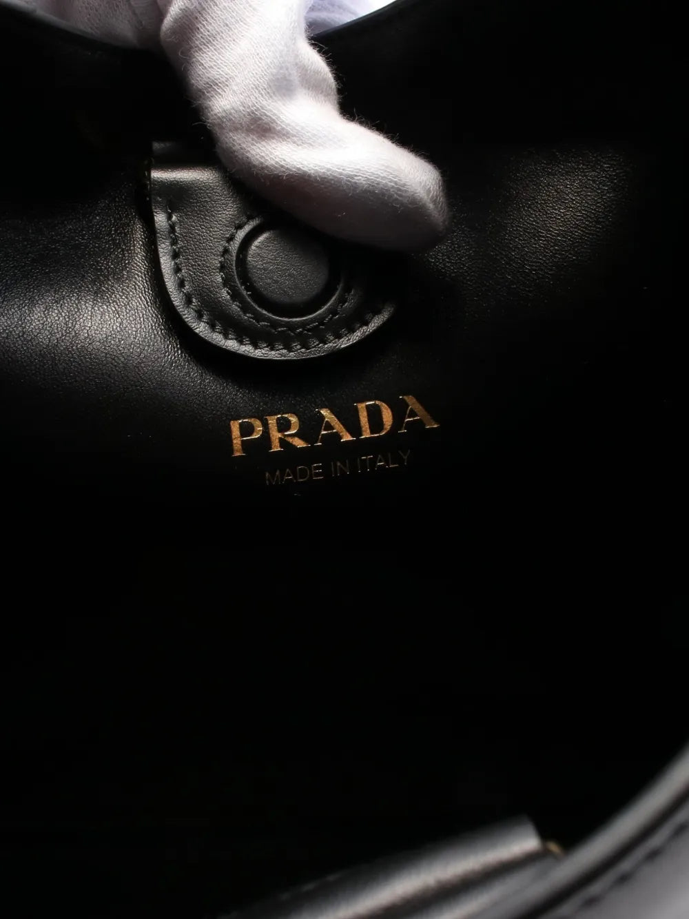 Pre-OwnedPrada Pre-Owned2020 logo-triangle shoulder bag