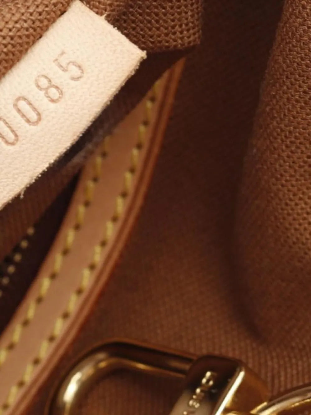 Pre-OwnedLouis Vuitton Pre-Owned2005 Batignolles shoulder bag