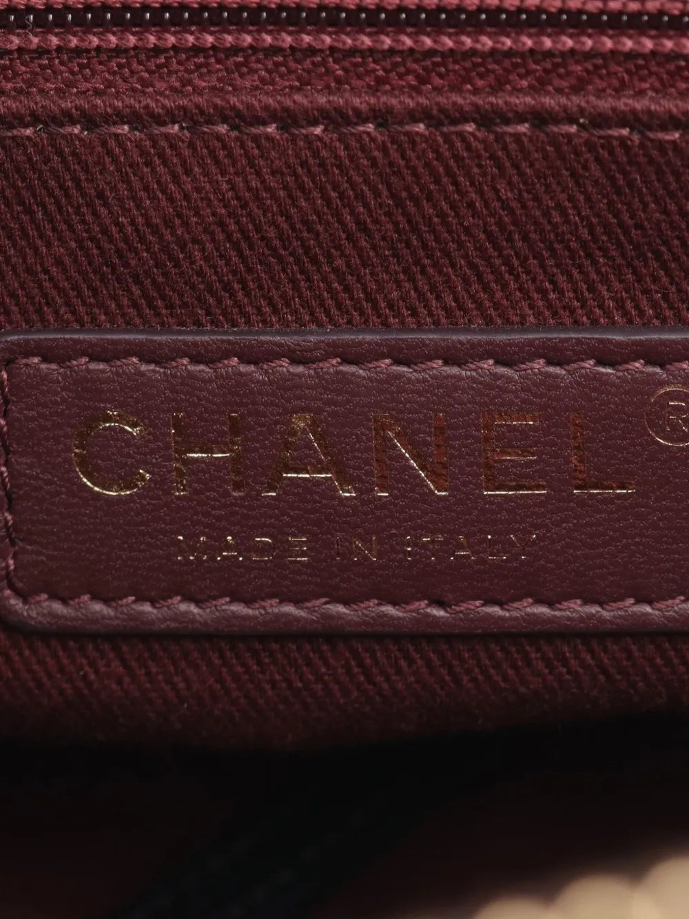 Pre-OwnedCHANEL Pre-Owned2018-2019 Chevron V-stitch chain shoulder bag