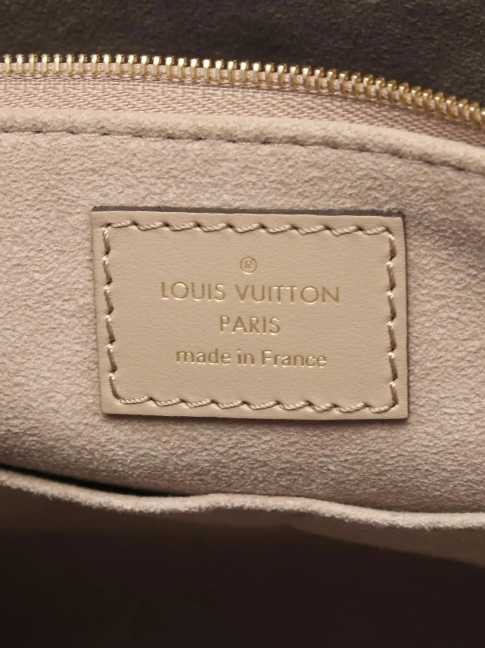 Pre-OwnedLouis Vuitton Pre-Owned2021 On-The-Go MM handbag