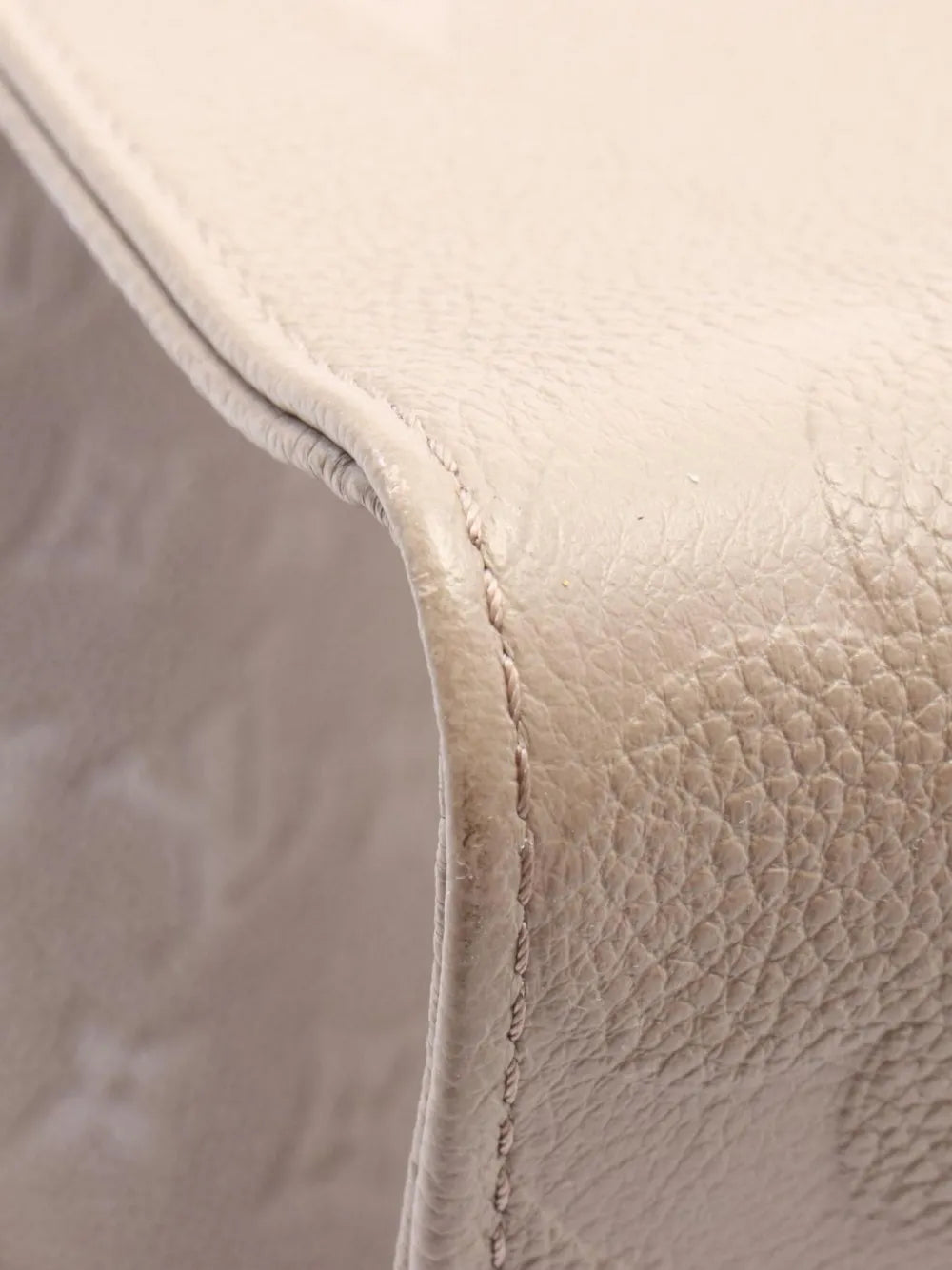 Pre-OwnedLouis Vuitton Pre-Owned2021 On-The-Go MM handbag