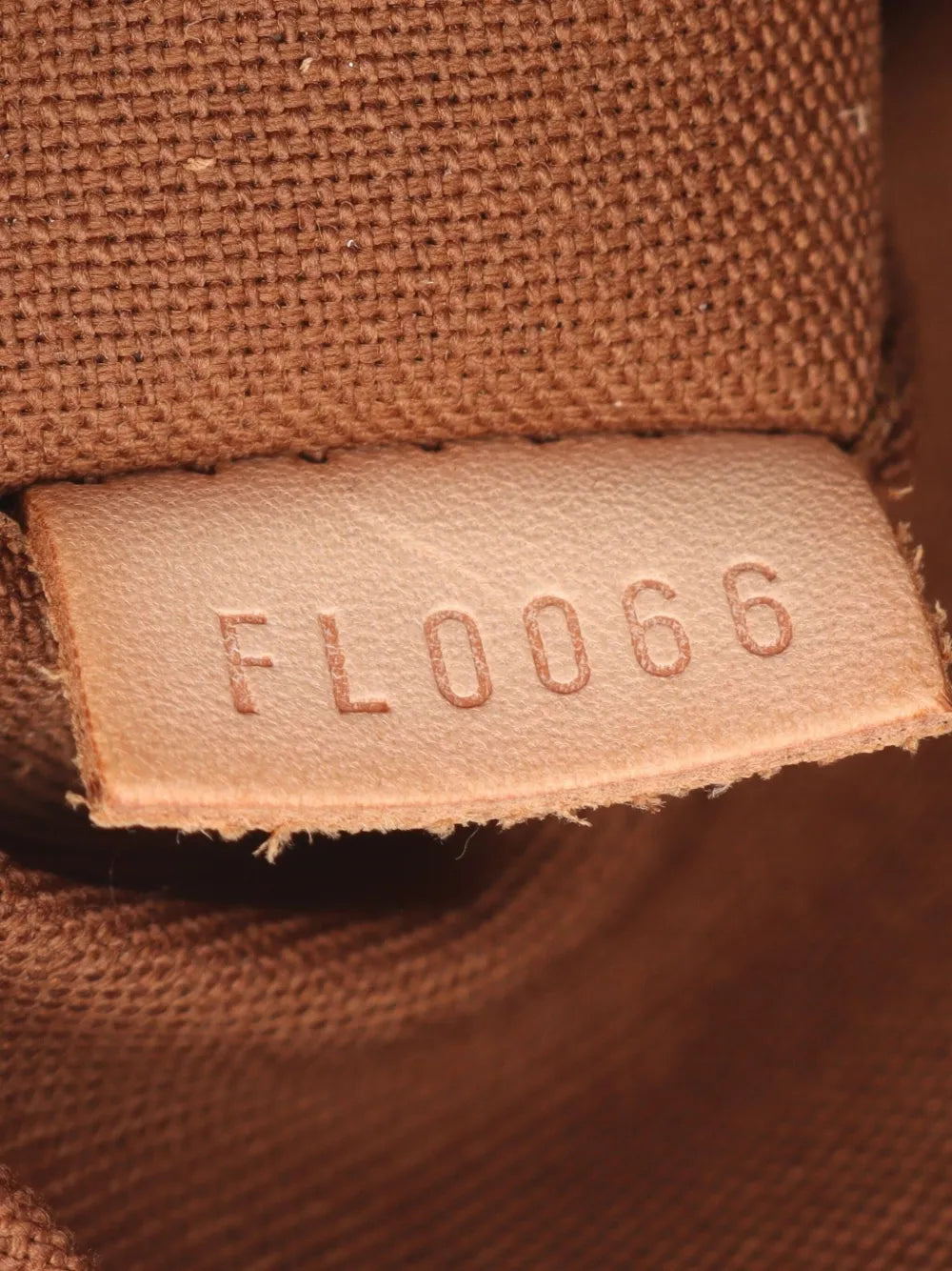Pre-OwnedLouis Vuitton Pre-Owned2006 Lockit monogram handbag