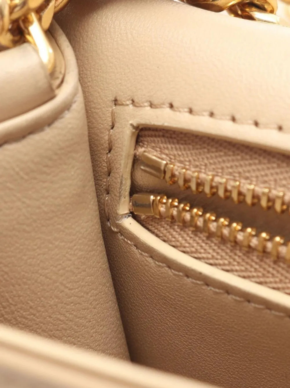 Pre-OwnedCeline Pre-Owned2010s Triomphe shoulder bag