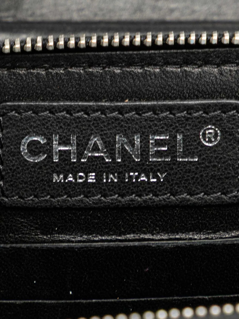 Pre-OwnedCHANEL Pre-Owned2012 CC Quilted Lambskin Clams Wallet on Chain crossbody bag